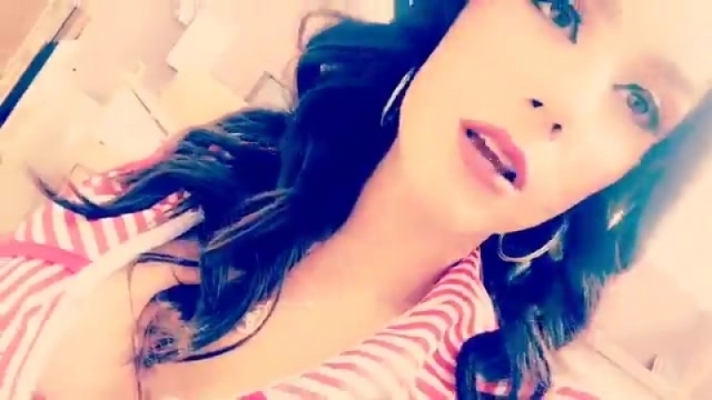 Все видео с Tia Cyrus смотрите в хорошем качестве