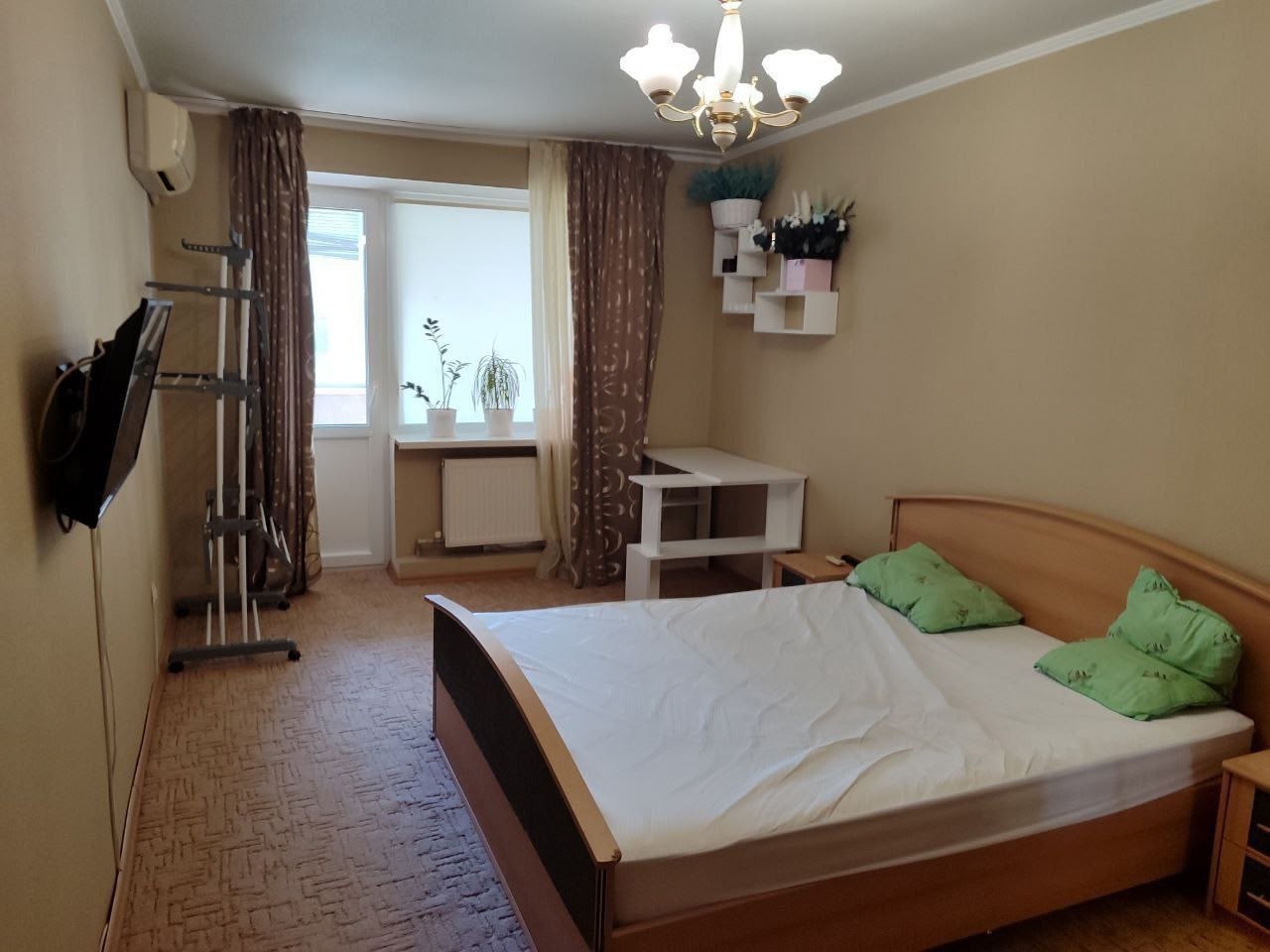 Продам 2 х комнатная квартира КВ 50 лет октября . Автономное отопление. Современный ремонт. Заходить и жить 5800000 тел.+79595847566.+79591901505
