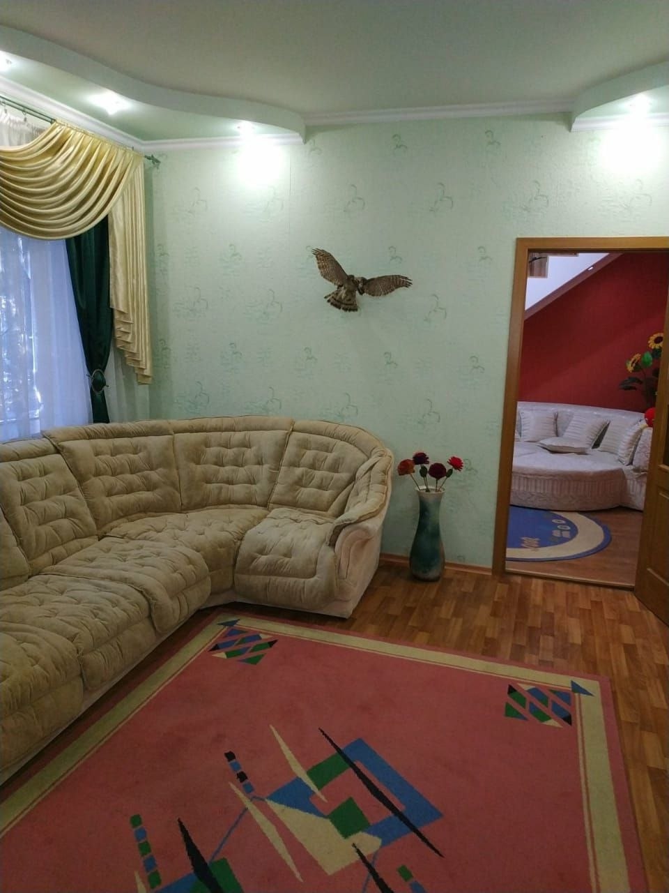 Длительная аренда. Сдается 2х этажный дом. 180 кв. Р-н 33 школы. Есть вся необходимая мебель и техника. Есть ВСЁ!!!! Капитальный гараж на 2 машины. Отличное место расположение. Для людей, которые ценят уют и комфорт. Без животных!!!!! Дом после полного клининга. 150 т. р. + залог+ АН Звоните, +79591902483...