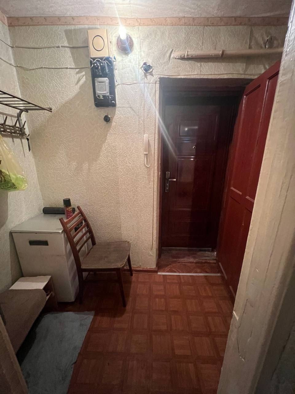 Продам 2к квартиру ул. Звейнека, р-н Таксопарка 2/5 этаж ✅ Общая площадь - 43 м2. Две комнаты, одна проходная 15.8, вторая изолированная 10м2 + кладовая. Кухня - 5.7м2. ✅ Санузел совмещен, в плитке. Подогрев воды - газовая колонка. Отопление центральное. Не угловая. Квартира под ремонт ✅ Рядом центр города, м...