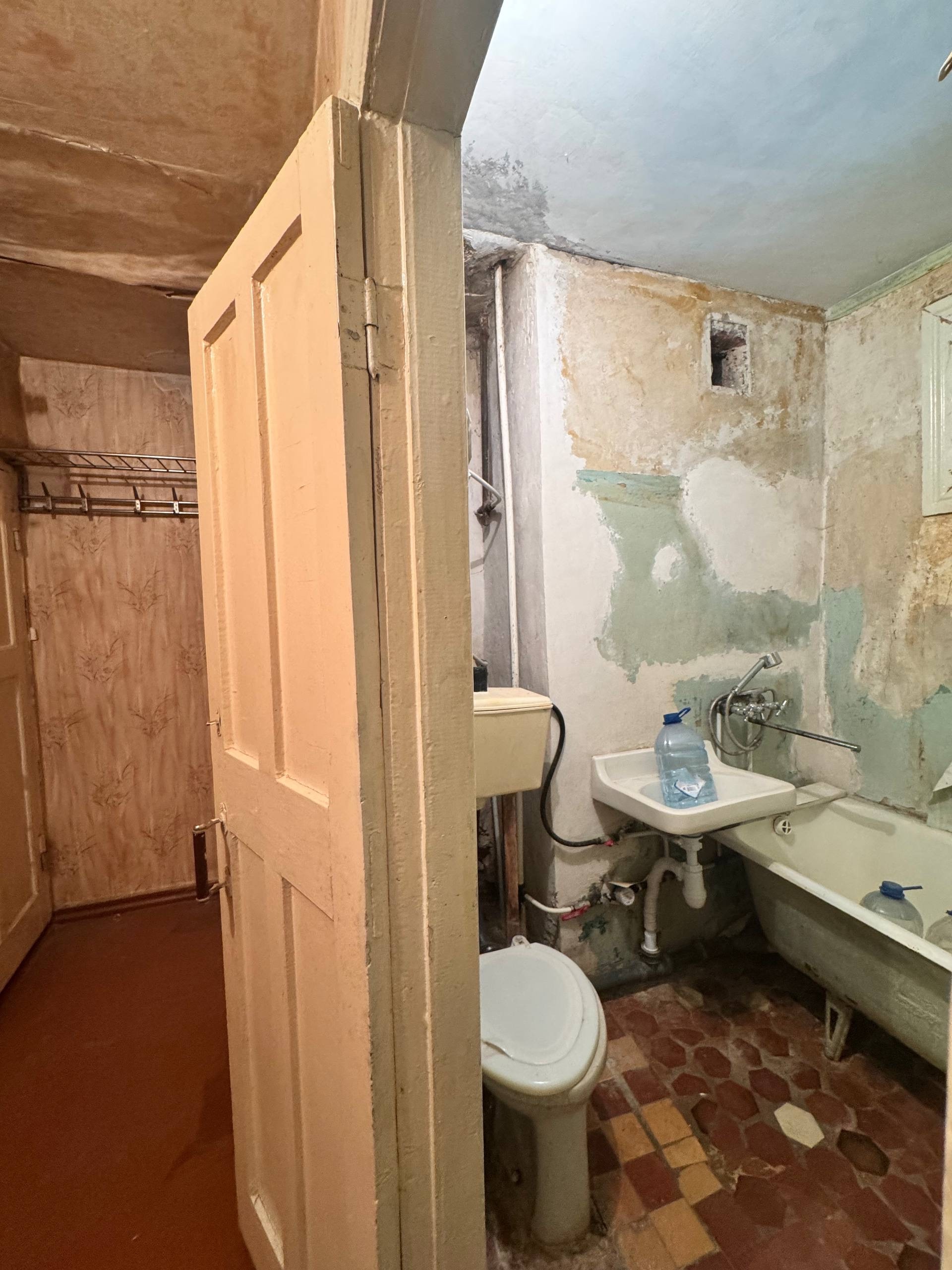 Продается в Луганске 1-ком. квартира (улица Курчатова) ✅Этаж 2/5 ✅Общая площадь 31.2 кв.м ✅Состоянии квартиры как на фото, под ремонт ✅Отличная транспортная развязка ✅Рядом: школы, садик, супермаркет, магазины ✅В шаговой доступности: парк Щорса, тц Аврора, автовокзал, ресторан Корона ✅, хозяин в городе ✅Цена:...